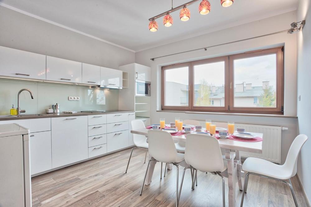 Family Apartment By Tyzenhauz Krakow Exterior photo