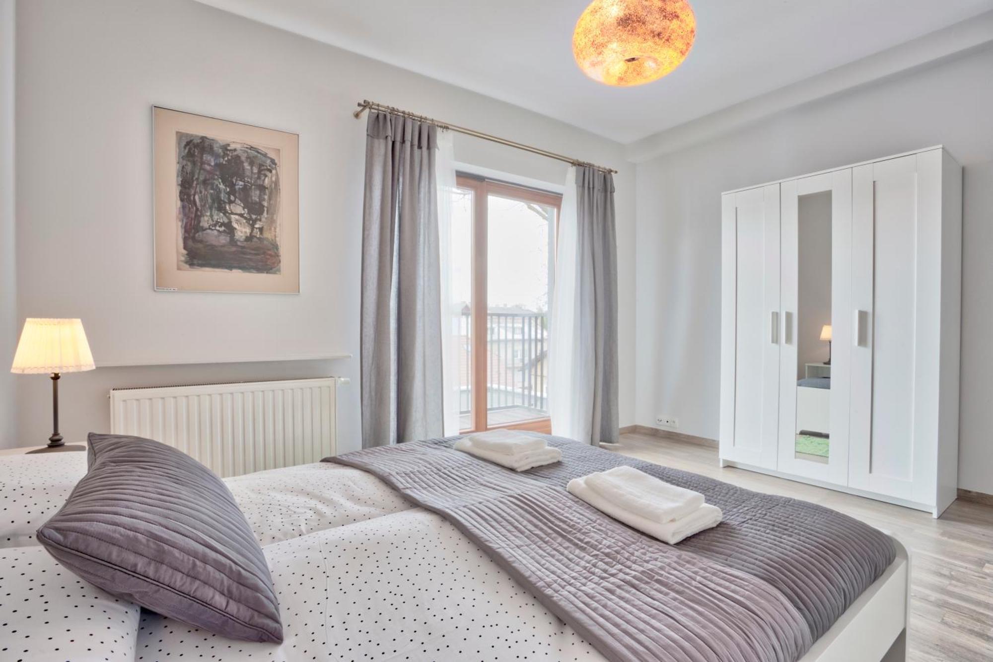 Family Apartment By Tyzenhauz Krakow Exterior photo